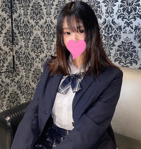 【個人撮影】美乳地下アイドルTちゃん18歳　過激な水着で撮影会まがいのハメ撮りで危険な中出し！