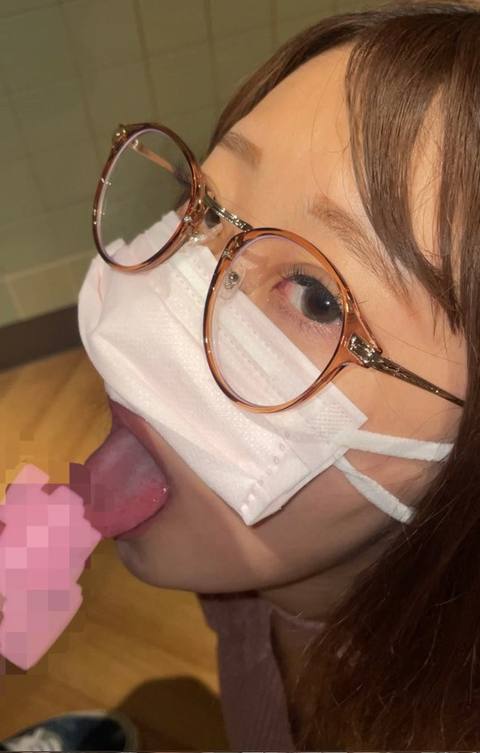 メガネJDの誘惑。。。パンチラ、フェラ、尻コキ、尻射