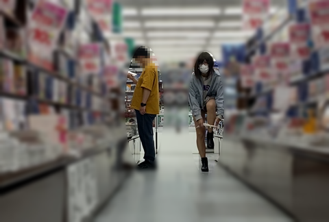 【女装露出】スカート履かずにビデオ屋で露出したよ！