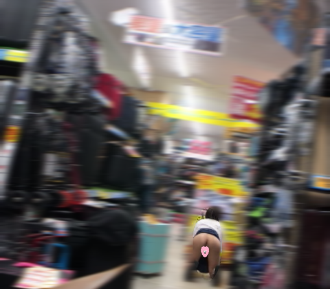 【女装露出】例の殿堂で露出！最後は売り場でイっちゃった！