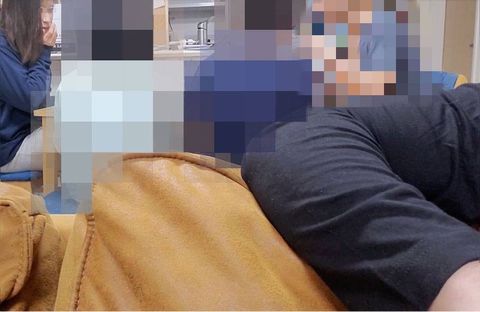 【個人】うなだれる旦那の前で童貞の反り上がった一物を入れられ喘ぐ人妻、、その後ビ○クを使い、、、