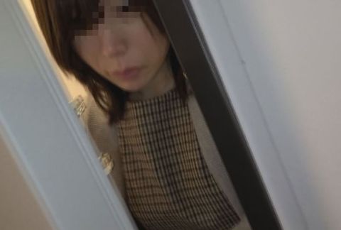 【個人】クズ男のオカンのスベスベ肌を**ていたら、グズが*を連れて。。。