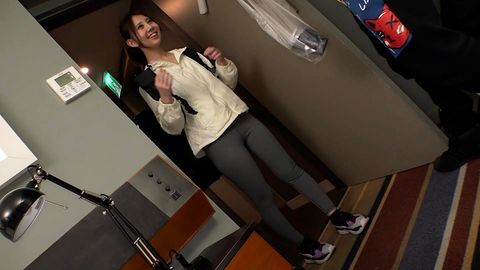 【宅配ちゃん。3件目】【Nagisaちゃん/20歳/本業:JD】配達にやってきた宅配ちゃんをイートイン！スタッフを押し倒し乳首責めスパイダー騎乗位！？