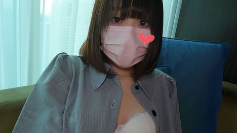 ★内緒でセール【無修正】激アツ3P作品の前に撮影していた正真正銘の初撮影作品。癒しの笑顔とプニプニ感あふれる恥ずかしいワレメ / 村上まり(21歳)