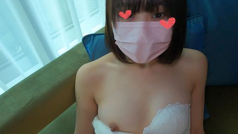 ★内緒でセール【無修正】激アツ3P作品の前に撮影していた正真正銘の初撮影作品。癒しの笑顔とプニプニ感あふれる恥ずかしいワレメ / 村上まり(21歳)