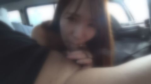 突然ですが、抜いてもらえませんか？「ちょっと天然な帰国*女が、車内で抜いてくれた」フェラする女　009