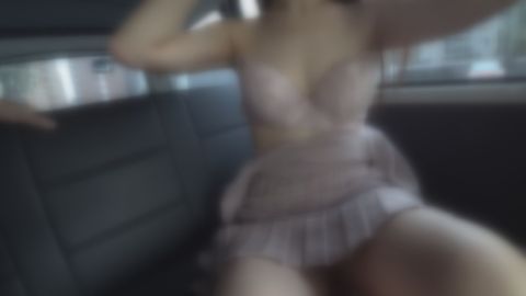 突然ですが、抜いてもらえませんか？「ちょっと天然な帰国*女が、車内で抜いてくれた」フェラする女　009