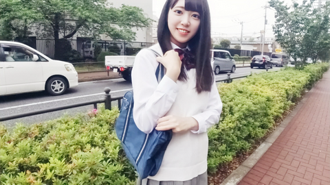 ぎこちなく初.心なところがたまらない。色白スレンダー美人JD とのハメ撮り映像。 ※原版特典付き