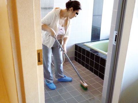目の前で妻を寝取られるのはどんな気分か教えてください。