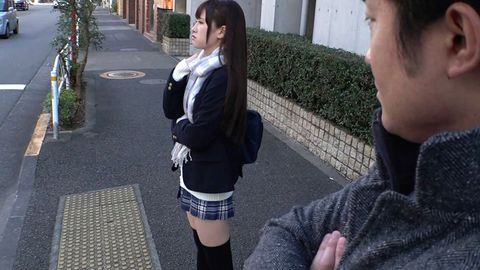 ミニスカニーソから覗く「絶対領域」に興奮し抑えられなくなってしまった僕は… Part2