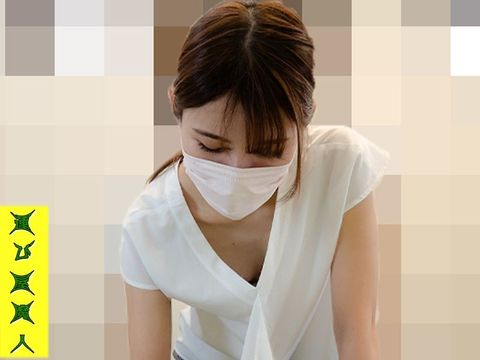 【集荷客の胸チラ】某営業所:お嬢様学校に通う**大生の再来店。やはり完璧な乳首でした。