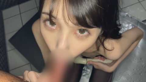 【個撮】めちゃカワのアパレルショップ美女店員さん　エロい顔でおしゃぶり～顔射　【素人フェラ】レビューで高画質版プレゼント