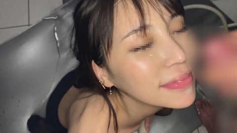 【個撮】めちゃカワのアパレルショップ美女店員さん　エロい顔でおしゃぶり～顔射　【素人フェラ】レビューで高画質版プレゼント