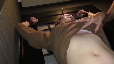 【無修正・旦那差し出し・中出し】旦那の趣味の為に差し出され続ける寝取られ妻　手枷責めからの中出しで恍惚の表情に・・・