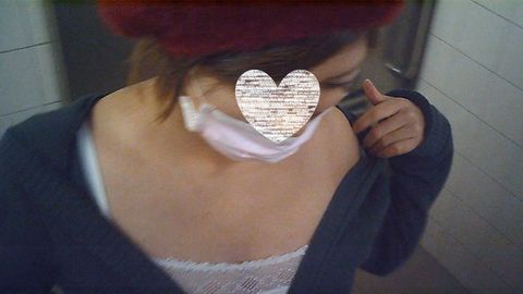 ≪援撮04≫19歳短大生/公衆トイレ唾手コキ胸射(眼鏡型カメラ)