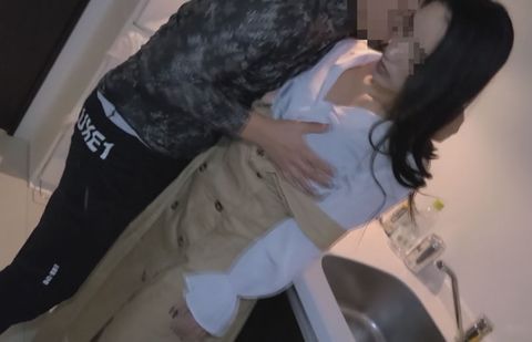 【個人】※保留解除※新生児の横で。。。ハーフ顔で育休中の奥さんは、生活に困り旦那に隠れて借金を背負う。新妻の身体は強張りながら、すぐにグショグショに。