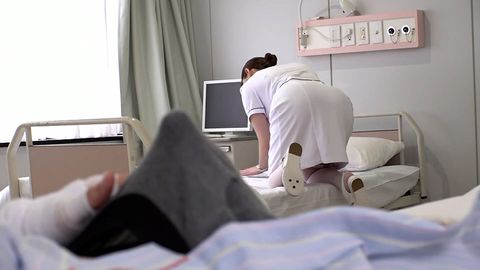 「天使！？小悪魔！？」美人ナースさんは実は欲求不満！精*搾取キツマン騎乗位で僕のチ●ポをギュッと抱きしめ何度も何度もイカされまくった。