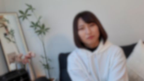 【元地方アナ】笑顔が可愛いお*さん系の美女をとあるマンションの一室に呼び出し初めてのフェラ抜きごっくん。頬をすぼめるエロ顔バキュームで濃厚ザーメンどっぷり口内に発射※レビュー特典は4K高画質