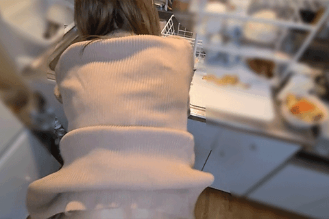 【中出し強要・個人撮影】自宅のキッチンで借金取りに***る人妻。※リアル映像ですので不愉快に思われるシーンがあります。見たくない方はスルーしてください。