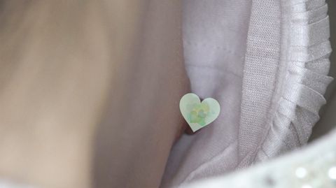 [4K][胸チラ]アイドルが来ちゃいました…真剣な表情と小さなおっぱいと乳首を左右撮り。