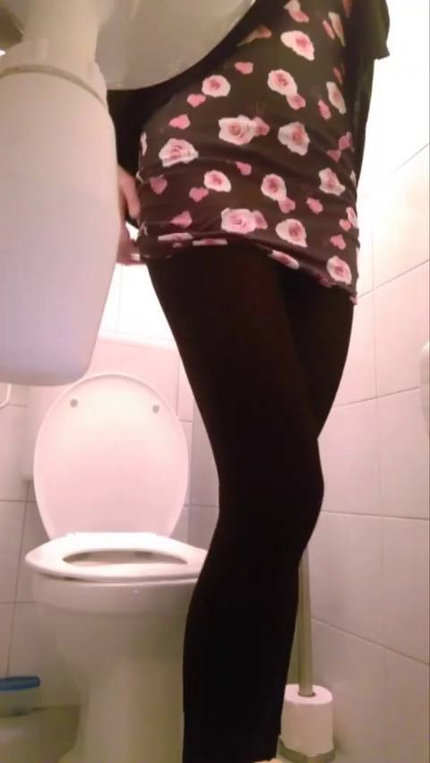 【※モ無し個撮】変態看護師のリアルガチオナニー！コンビニのトイレで声を潜めてこっそり立ちオナニー！！