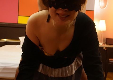 おれ「旦那が買ってくれた服着てこい」先生「汚さないでよ？大事なんだから」