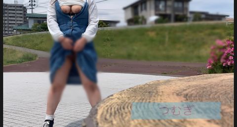 [個人撮影]野外でおま〇こ丸出し！