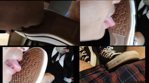 22歳OLあみちゃんのネットカフェでスニーカーの靴底舐めたり足コキしたり