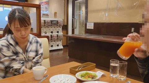 【個人】ぼ乳人妻、乳首を捻って乳房をもみくちゃにすると、ミルクは出るが金は用意できず、ぼ乳を出しながらピストンされて妊娠確定の中出しで代位弁済
