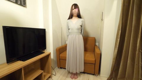 【無修正】中出しに構わず夢中で中年肉棒を舐めとる。スレンダー美乳つるつるマンコ、素敵な笑顔の持ち主激かわいい清楚**大生ハメ撮り