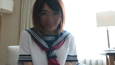 【ハメ撮り】メガネ×セーラー服♡大人しそうな***がおじさんチンポでイキまくる♡