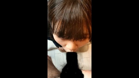 【18歳x初撮り】卒業したばかりの社長令嬢えみちゃんの凄テクバキュームフェラに何度も寸止めされ、1週間溜めた精*を絞り出されてしまうM男