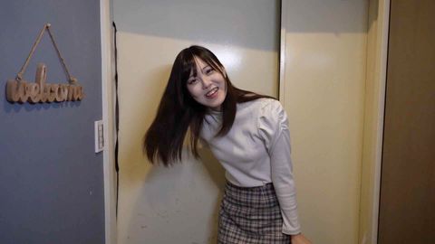 【坂道系即フェラ】坂道系アイドル級美女がしっかり見つめて即フェラごっくん　ごっくん面接　