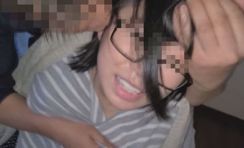 【個人】地味で眼鏡な巨乳妻。逃れたと思ったのは、ただ一瞬の錯覚。他人棒に乱された生膣と歪んだ顔、そしてメガネ。