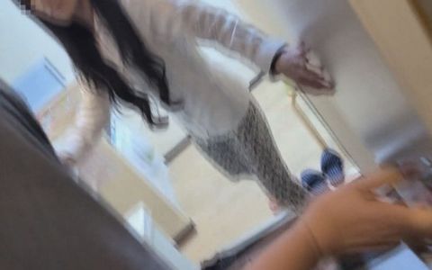 【個人】多重債務のスレンダー女は男に夢中で滞納。公営住宅に押入り、ベランダで辱めを与え、他人汁を垂れ流す。