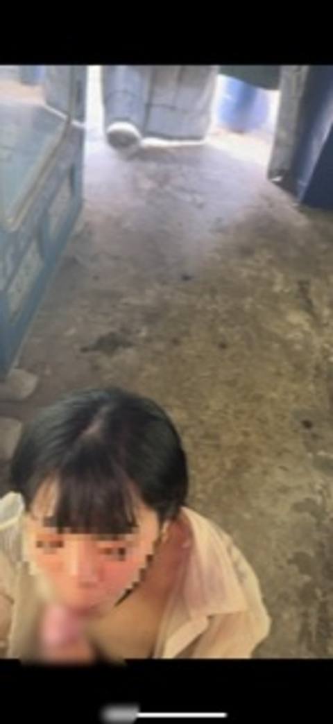 リクエスト【淫乱寝取られ人妻　エロ自販機で露出】オナニー　フェラチオ　露出　NTR   パイパン　エロタイツ　アヘ顔