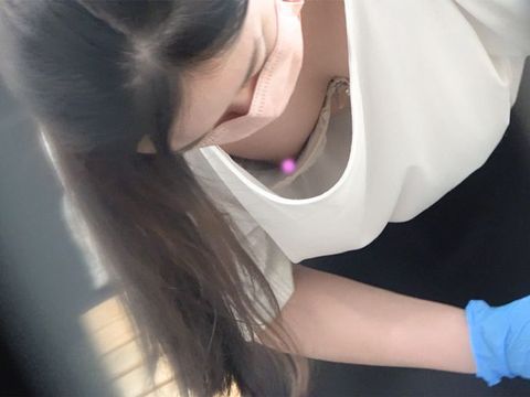 清楚系OLの美乳胸チラ。♡掃除中に乳首丸見え♡【リクルートスーツ/パンチラ】
