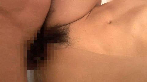 人妻中出しイキ潮スプラッシュ　本番禁止の宅配美人妻を究極テクでソノ気にさせる!！15人4時間
