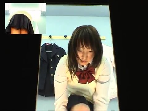 『素人・生着替え』目撃！更衣室・潜り撮り　38
