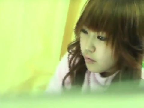 『素人・生着替え』目撃！更衣室・潜り撮り　74