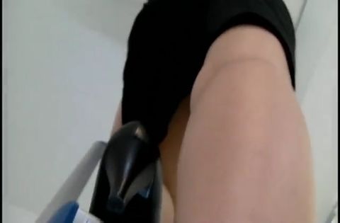 脚立に登ったＯＬさんの無防備パンチラショット　３　SNS-747