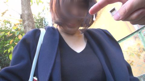 【無碼ｘ個人攝影】人妻愛奴2號　大白天在公園裡搭訕，在公廁讓對方中出內射。