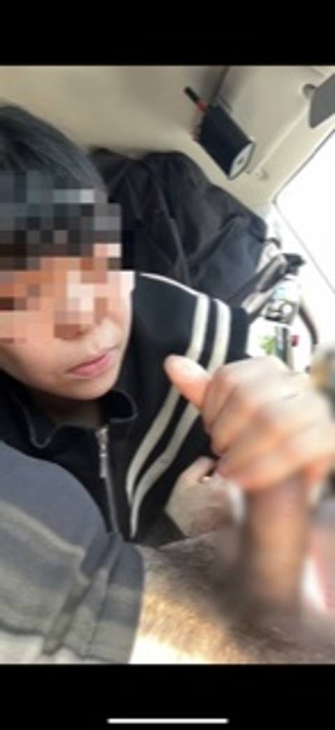 【不倫寝取られ人妻　昼車内フェラ】露出　調教　車内　NTR  不倫　素人　オリジナル動画　個人撮影　寸止め　手コキ