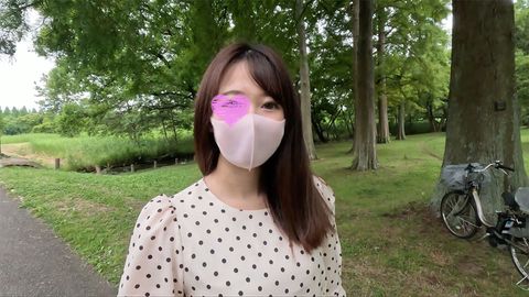 某芸能事務所勤務、真面目**！！彼氏なし、完全素人！！完全初撮影の彼女に、森の中で中出し、完全初撮影！！『個人撮影』個撮オリジナル３５９人目