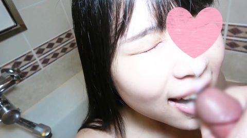 【無修正】顔出しNGの完全素人**大生に**顔射！亀頭ねっとり手コキでおっさんチンポを即射に導くエロテク。拡張済み柔らかマンコに中出し2回射精