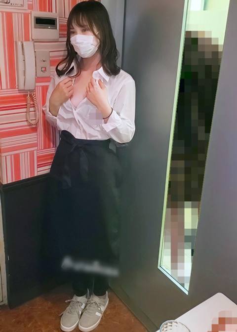 戸田恵○香似のJDカラオケ店でバイト中に中出し。