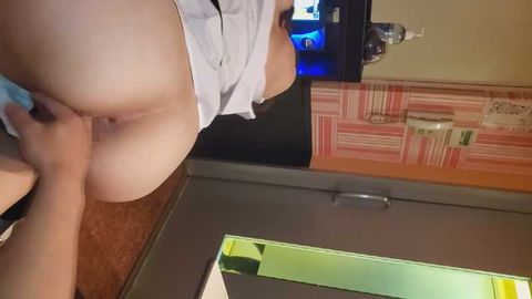 戸田恵○香似のJDカラオケ店でバイト中に中出し。