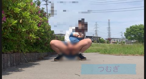 [個人撮影]野外でおま〇こ丸出し！
