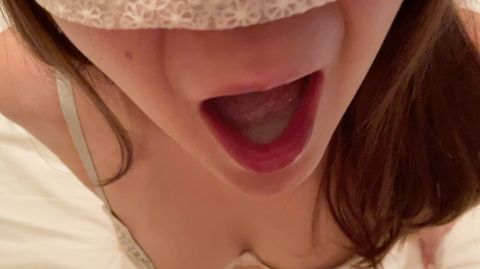 一週間溜めた精*をキレイなスタイリストのお*さんがエロすぎるフェラチオで口内射精でぜーんぶごっくん。