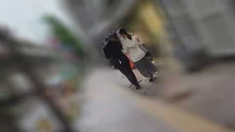 【個人】仲睦まじい夫婦。奥さんをビ○ク漬けにし旦那の前で**…中出し懇願